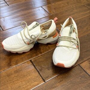 Sorel women’s NWT Sneakers in Cream and Orange